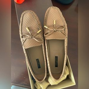 Louis Vuitton leather loafers in size 39